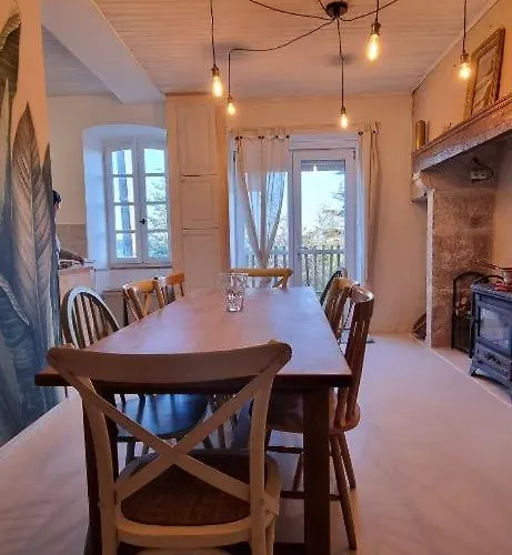 Avec Piscine Vue Sur Montcuq 펜션