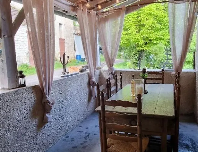 Avec Piscine Vue Sur Montcuq 펜션 *